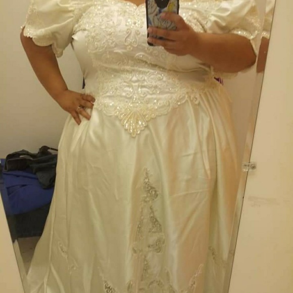 Wedding dress size 24 - Picture 2 of 3